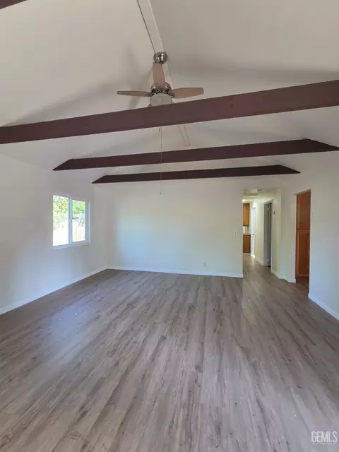 Living - 30040 Jamaica Dunes Dr, Tehachapi, CA 93561 photo 2 of 3