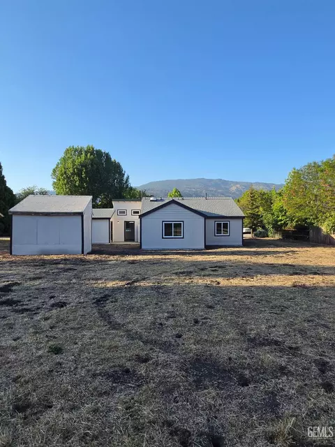 Exterior - 30040 Jamaica Dunes Dr, Tehachapi, CA 93561 photo 3 of 5