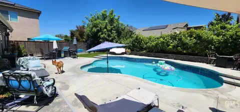 Exterior - 9206 Red Pine Dr, Shafter, CA 93263 photo 6 of 6