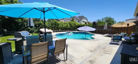 Exterior - 9206 Red Pine Dr, Shafter, CA 93263 photo 1 of 6