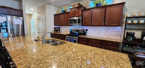 Kitchen - 9206 Red Pine Dr, Shafter, CA 93263 photo 1 of 3
