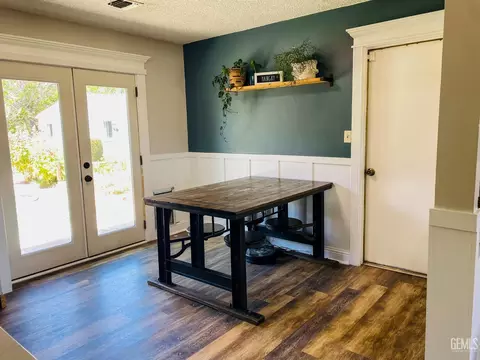 Dining - 22817 Clover Spring Pl, Tehachapi, CA 93561 photo 2 of 2