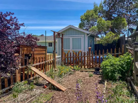 Exterior - 22817 Clover Spring Pl, Tehachapi, CA 93561 photo 9 of 11
