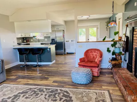 Kitchen - 22817 Clover Spring Pl, Tehachapi, CA 93561 photo 1 of 4