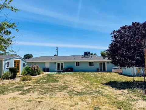 Exterior - 22817 Clover Spring Pl, Tehachapi, CA 93561 photo 6 of 11