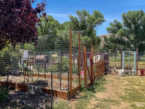 Exterior - 22817 Clover Spring Pl, Tehachapi, CA 93561 photo 8 of 11