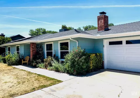 Exterior - 22817 Clover Spring Pl, Tehachapi, CA 93561 photo 2 of 11