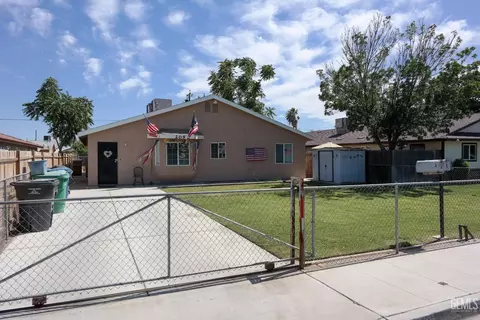 209 E Moneta Ave, Bakersfield, CA 93308