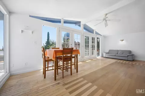 Living - 511 Harding Ave, Taft, CA 93268 photo 4 of 7