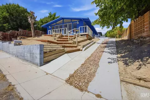 Exterior - 511 Harding Ave, Taft, CA 93268 photo 2 of 5
