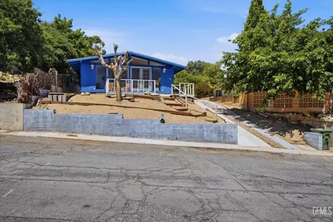 Exterior - 511 Harding Ave, Taft, CA 93268 photo 3 of 5