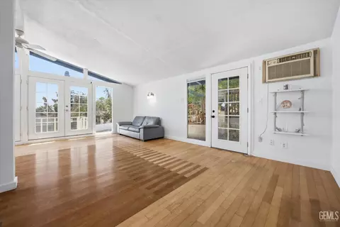 Living - 511 Harding Ave, Taft, CA 93268 photo 7 of 7