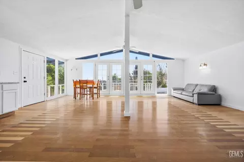 Living - 511 Harding Ave, Taft, CA 93268 photo 1 of 7