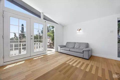 Living - 511 Harding Ave, Taft, CA 93268 photo 6 of 7