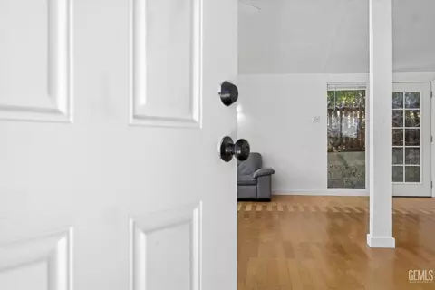 Entry Way - 511 Harding Ave, Taft, CA 93268 photo 1 of 4