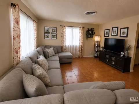 399 Cotton Ave, Buttonwillow, CA 93206 photo 3