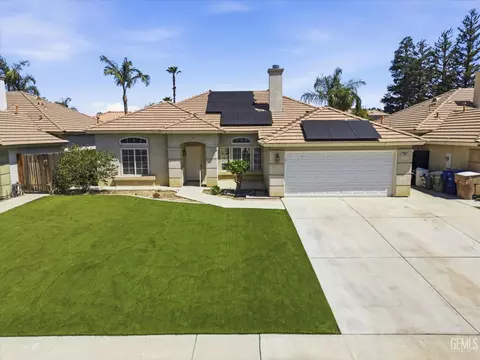 10904 Mirage Dr, Bakersfield, CA 93313