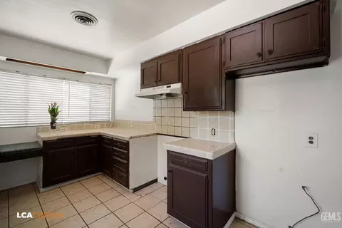 Kitchen - 295 Elm St, Shafter, CA 93263 photo 2 of 3