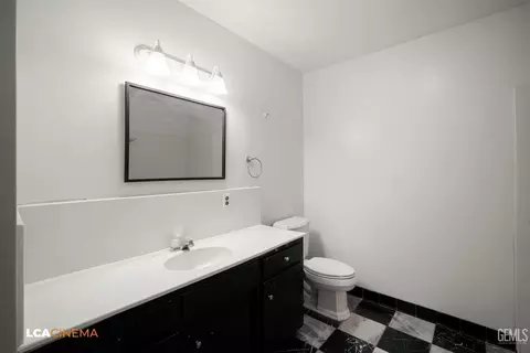Bath - 295 Elm St, Shafter, CA 93263 photo 1 of 2