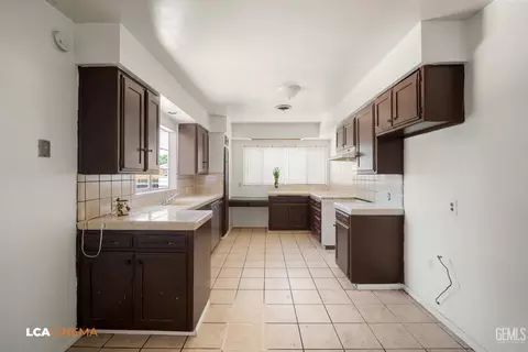 Kitchen - 295 Elm St, Shafter, CA 93263 photo 1 of 3
