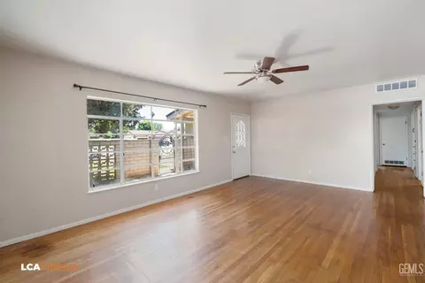 Living - 295 Elm St, Shafter, CA 93263 photo 1 of 4