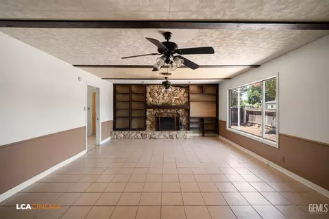 Living - 295 Elm St, Shafter, CA 93263 photo 3 of 4
