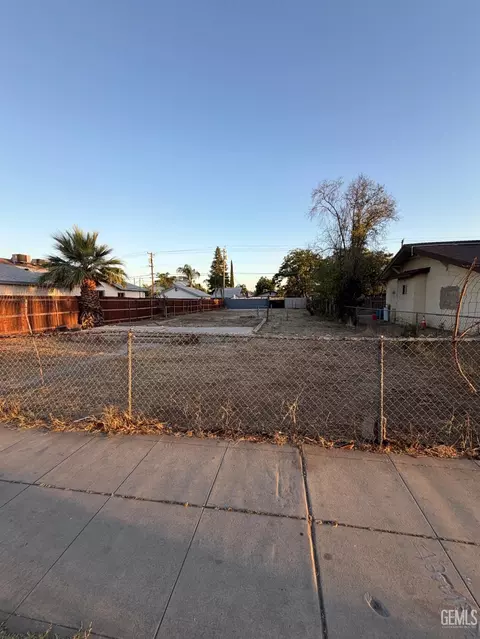1221 Niles St, Bakersfield, CA 93305