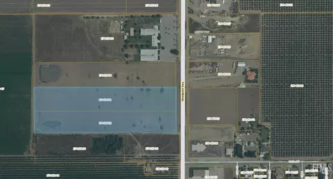 8724 Weedpatch Hwy, Lamont, CA 93241