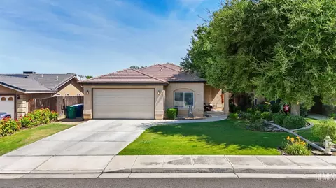 702 Sunset Meadow Ln, Bakersfield, CA 93308