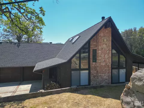 16 S Oak Knoll Ln, Wofford Heights, CA 93285