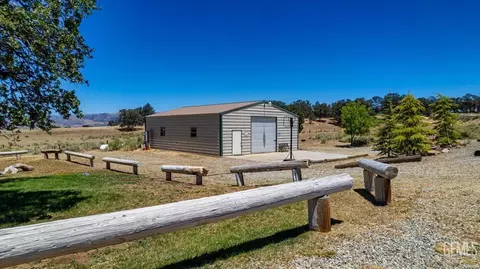 Exterior - 21441 State Highway 202, Tehachapi, CA 93561 photo 4 of 8