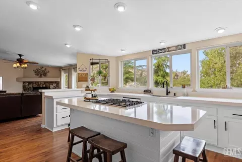 Kitchen - 21441 State Highway 202, Tehachapi, CA 93561 photo 1 of 3
