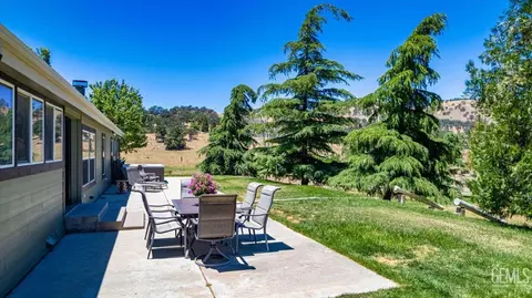 Exterior - 21441 State Highway 202, Tehachapi, CA 93561 photo 5 of 8