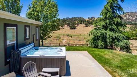 Exterior - 21441 State Highway 202, Tehachapi, CA 93561 photo 6 of 8