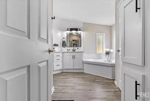 Entry Way - 21441 State Highway 202, Tehachapi, CA 93561 photo 3 of 4