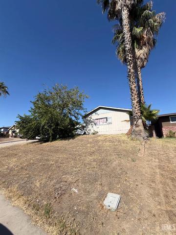 2913 Haley St, Bakersfield, CA 93305