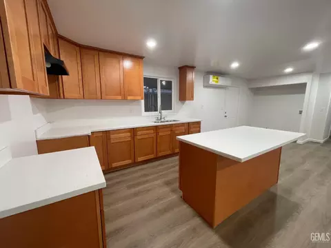 16 Torrey Pine Ln, Bakersfield, CA 93308 photo 2