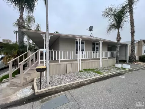 16 Torrey Pine Ln, Bakersfield, CA 93308