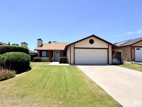 1012 Orangewood St, Bakersfield, CA 93306