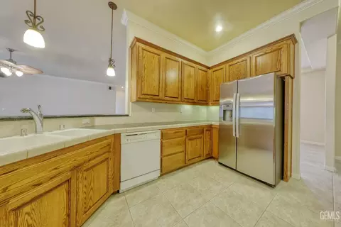 Kitchen - 23780 Coyote Ct, Tehachapi, CA 93561 photo 3 of 3
