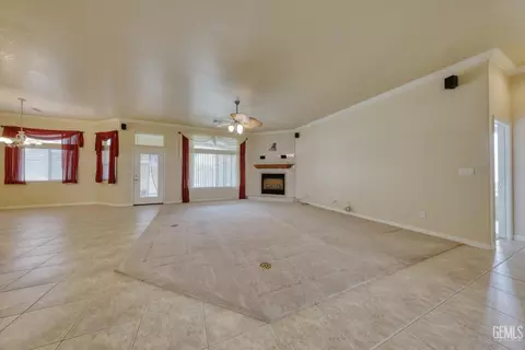 Living - 23780 Coyote Ct, Tehachapi, CA 93561 photo 1 of 7