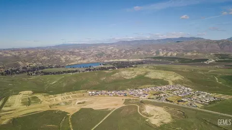 7220 Moonstone Dr, Bakersfield, CA 93307