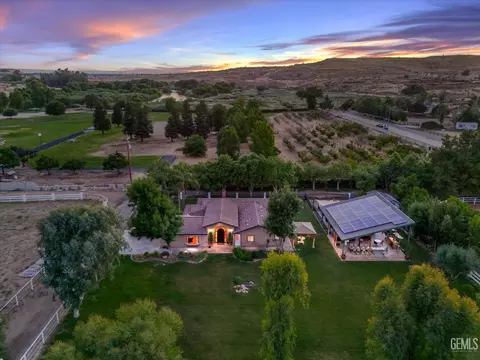6116 Mandy Ln, Bakersfield, CA 93308
