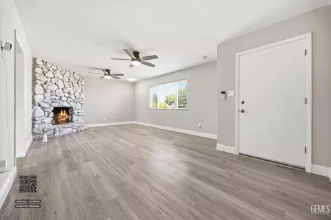 Living - 101 Irene St, Taft, CA 93268 photo 2 of 7