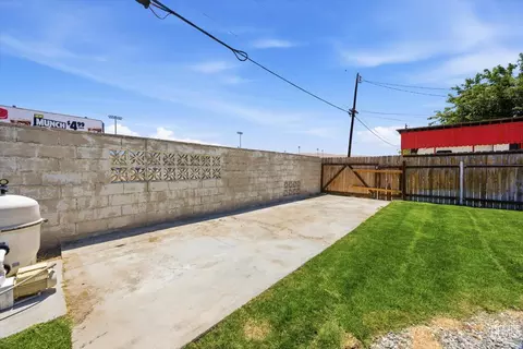 Exterior - 101 Irene St, Taft, CA 93268 photo 6 of 8