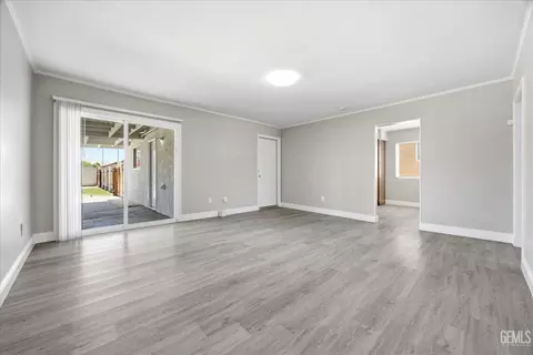 Living - 101 Irene St, Taft, CA 93268 photo 5 of 7