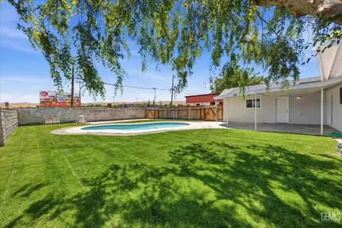Exterior - 101 Irene St, Taft, CA 93268 photo 7 of 8