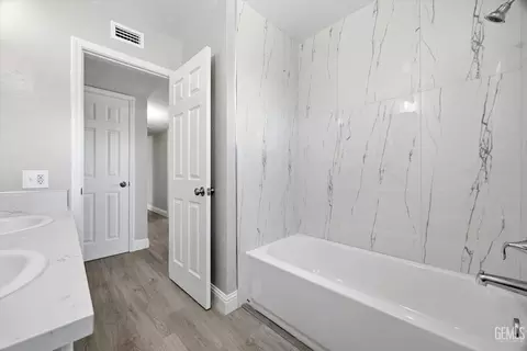 Bath - 101 Irene St, Taft, CA 93268 photo 4 of 4