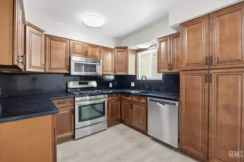 Kitchen - 101 Irene St, Taft, CA 93268 photo 1 of 3
