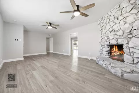 Living - 101 Irene St, Taft, CA 93268 photo 4 of 7